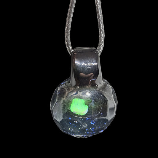 Faceted opal with dichro